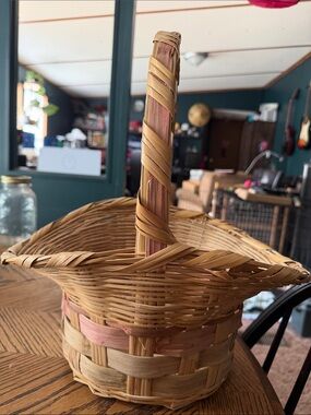 Vintage Decorative Basket with Handle - Natural and Pink
